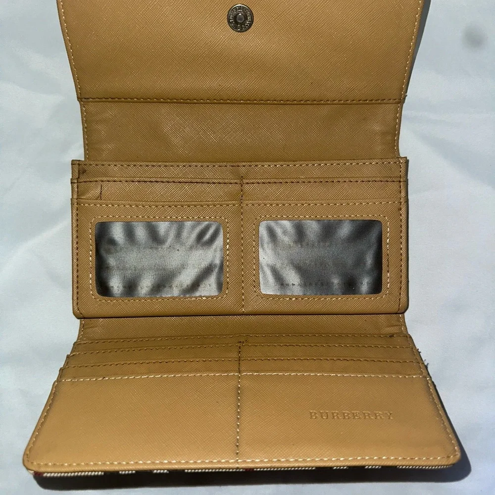 Burberry Cream and Black Wallets Classic Check Design - Picture 3 of 5